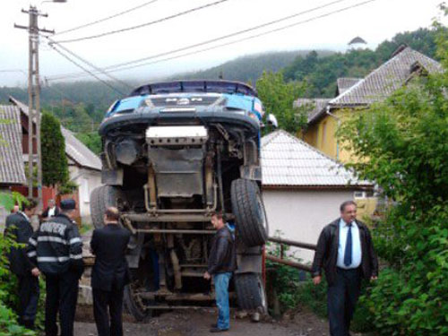 Camion cazut in Sasar (c) eMM.ro